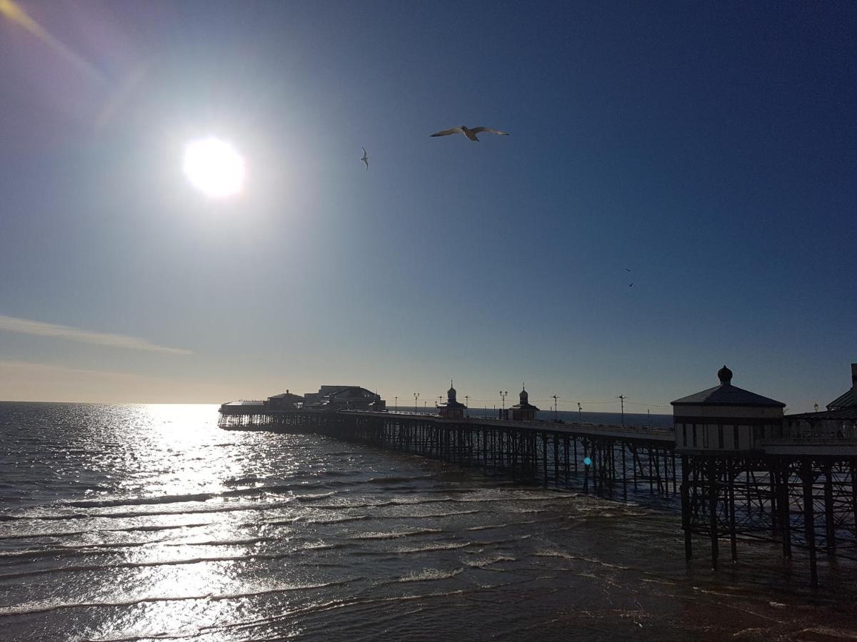 Bed and Breakfast Gabrielles Blackpool Esterno foto