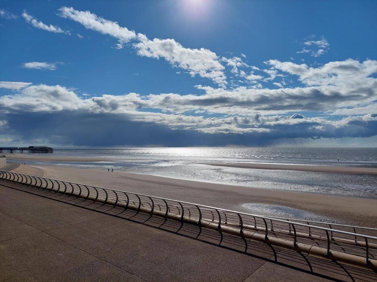 Bed and Breakfast Gabrielles Blackpool Esterno foto