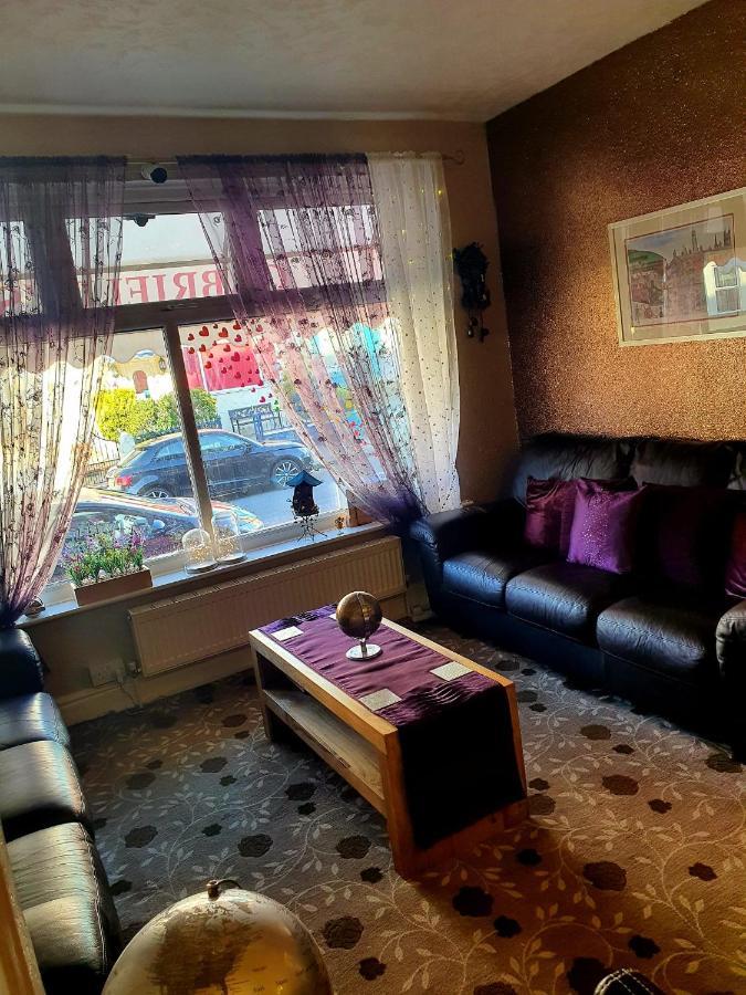 Bed and Breakfast Gabrielles Blackpool Esterno foto