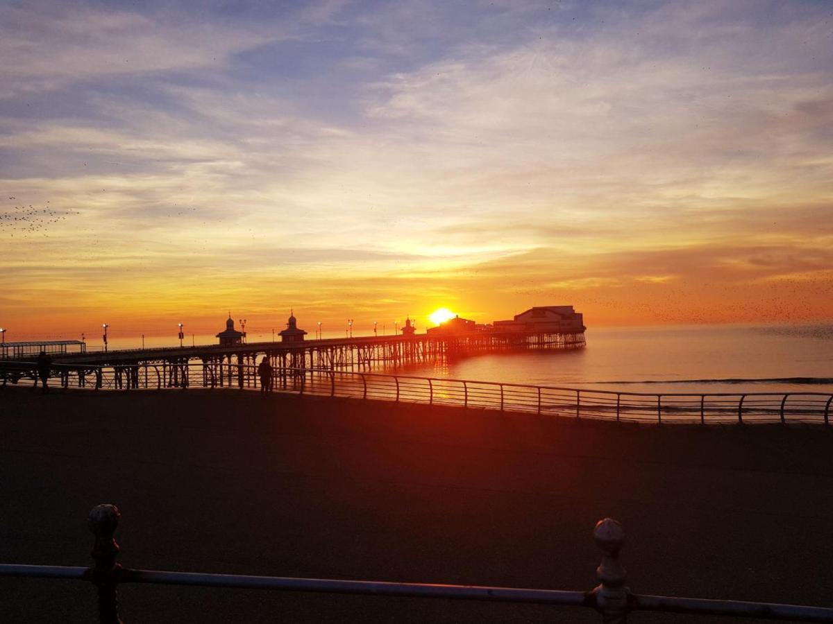 Bed and Breakfast Gabrielles Blackpool Esterno foto